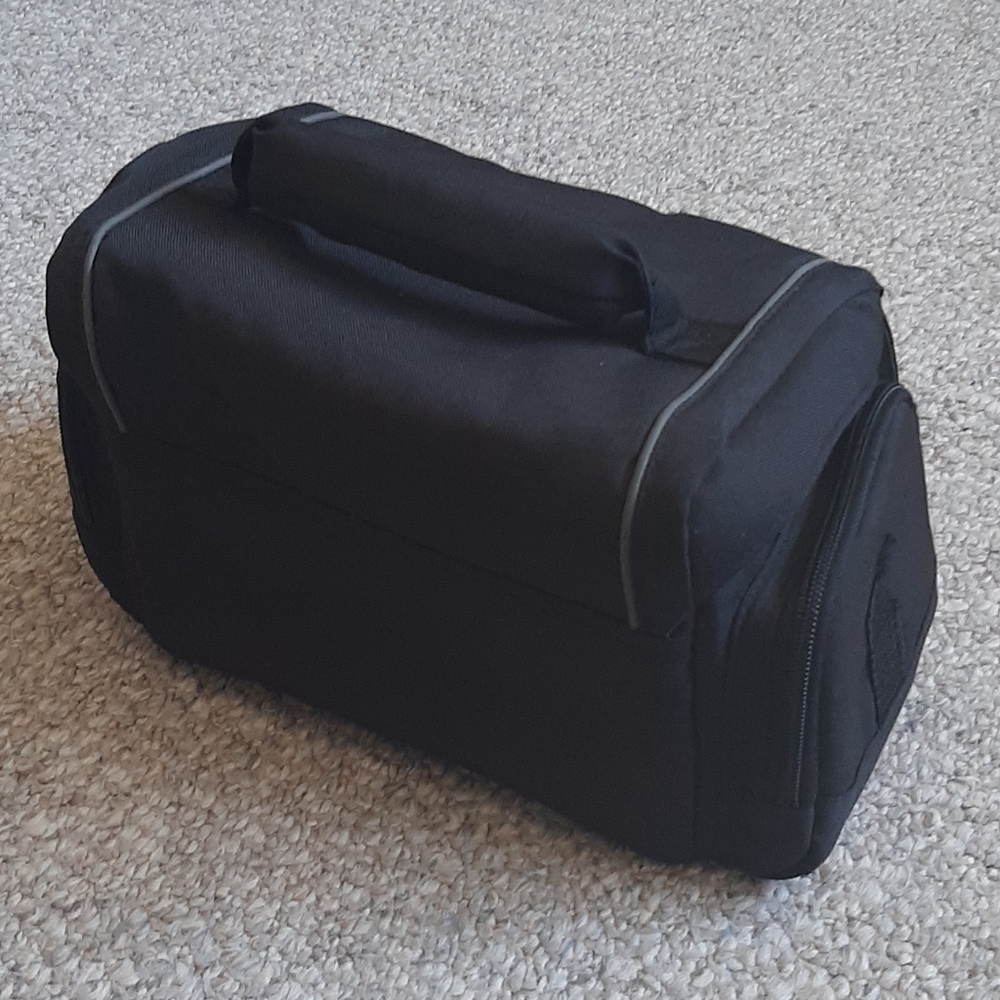 Case Logic Camera Bag. - Picture 3 of 8